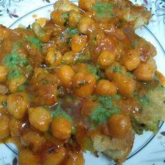 Samosa Chana Chaat A picture of Samosa Chana Chaat.