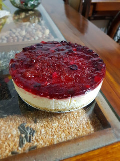 Una foto de Cheesecakes de Frutos Rojos sin horno 🍓