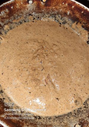 A picture of Tamarind leaves chutney.