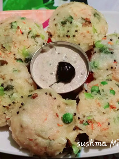 वेजिटेबल इडली और चटनी (Vegetable idli aur chutney recipe in Hindi) रेसिपी मुख्य फोटो
