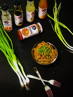 હક્કા નુડલ્સ(Hakka noodles recipe in Gujarati) રેસીપી મુખ્ય ફોટો