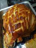 Pierna de cerdo al horno con salsa de miel y mostaza