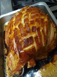 Una foto de Pierna de cerdo al horno con salsa de miel y mostaza