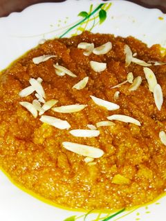 बेसन सूजी की हलवा (besan suji ka halwa recipe in Hindi) रेसिपी मुख्य फोटो