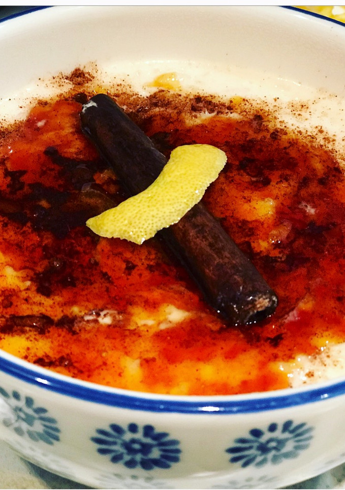 Una foto de Arroz con leche y caramelo
