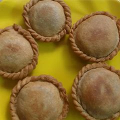 A picture of Aloo Ki Kachori.