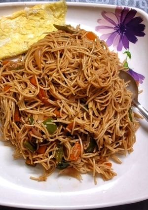 মিক্সড ভেজিটেবল চাউমিন (mixed vegetable chow mein recipe in Bengali) রেসিপির প্রধান ছবি