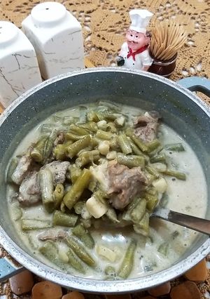 صورة لوصفة فاصوليا خضرا مع اللحم باللبن