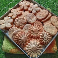 A picture of Biscuits.