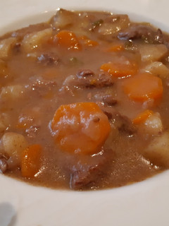 Una foto de Ternera en salsa con patatas