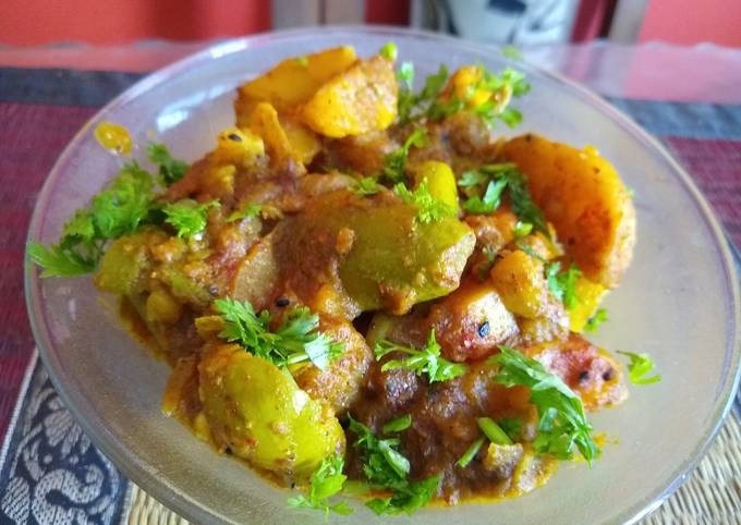 Achari aloo parwal