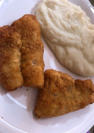 Una foto de Merluza marinada con puré