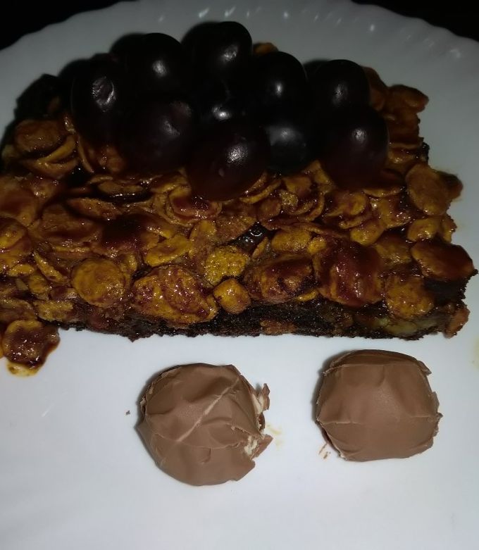 A picture of Ultimate caramel crunch conflake brownie#valentines recipe.