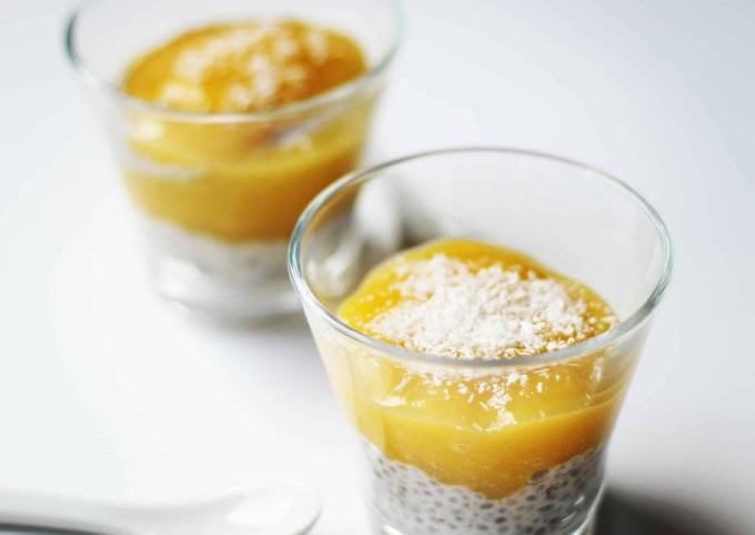 Pudding de chia au coulis de mangue