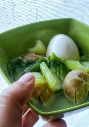 A picture of Meat Balls, Bokchoy and Egg Soup.