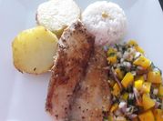 Una foto de pescado blanco quinoa