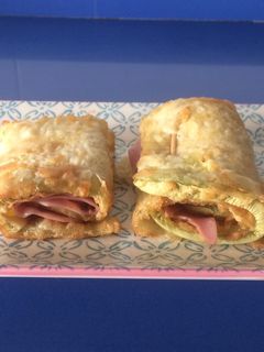 Una foto de Rollitos de calabacín rebozado y relleno