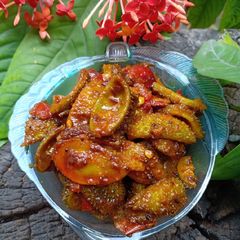 A picture of Spiny gourd.