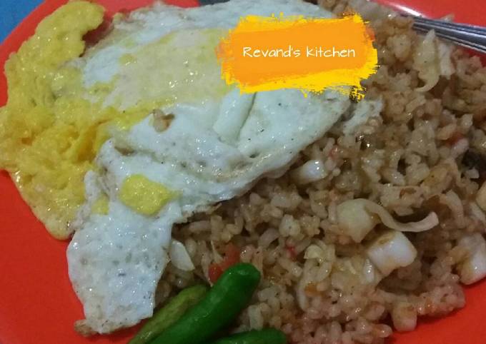 Resep Nasi goreng pedas oleh Revand's kitchen - Cookpad