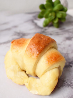 Una foto de MEDIALUNAS🥐 sin manteca y muy fáciles