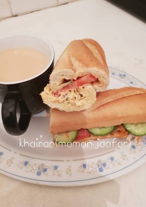 A picture of Chicken baguette sandwich.