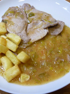 Una foto de Lomo de cerdo con lechuga al cava