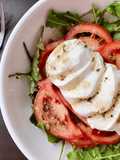 💚 Salad Cải Rockett, Cà Chua & Phô Mai Mozzarella Tươi (Vegetarian)