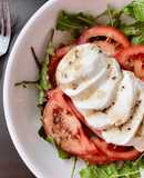 💚 Salad Cải Rockett, Cà Chua & Phô Mai Mozzarella Tươi (Vegetarian)