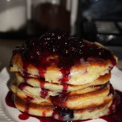 A picture of Fluffy Lemon & Blueberry Pancakes.