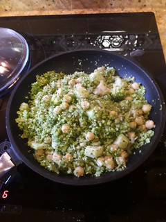 Una foto de Garbanzos con brócoli y quinoa