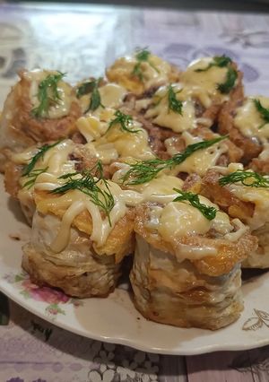 Фото Рулетики из лаваша с фаршем и сыром.