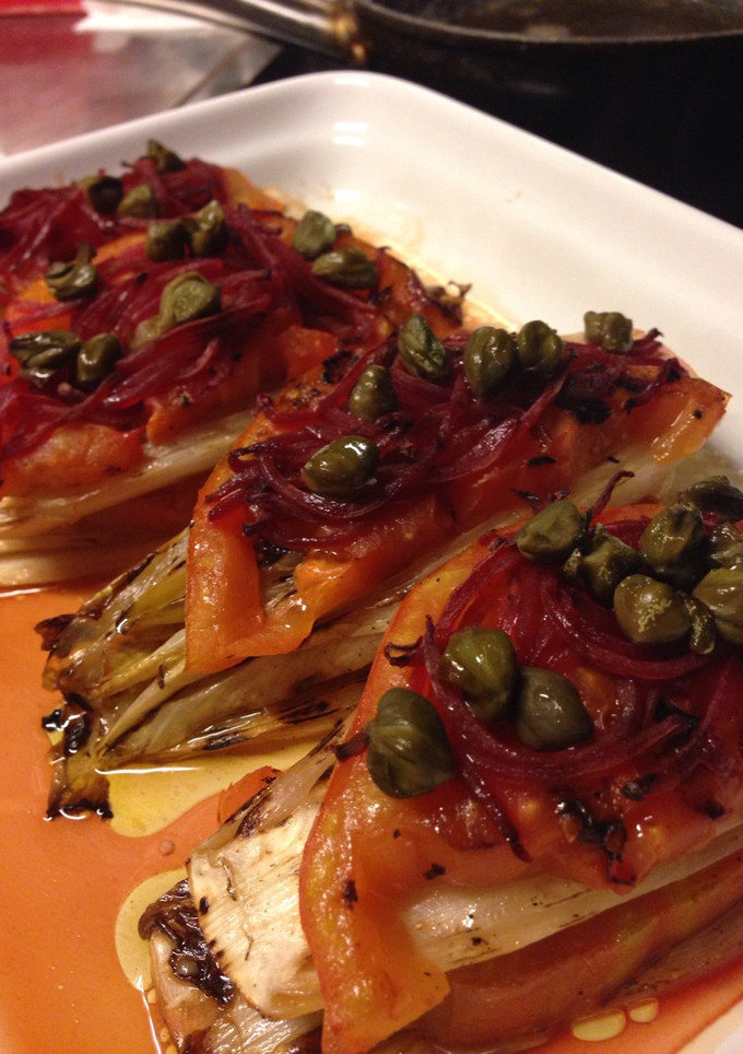 Una foto de Pincho de endivia y tomate a la plancha