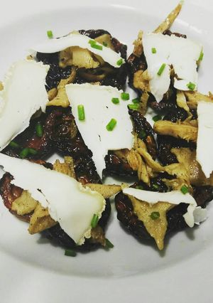 Foto principal de Tomates secos con bambú y queso de cabra