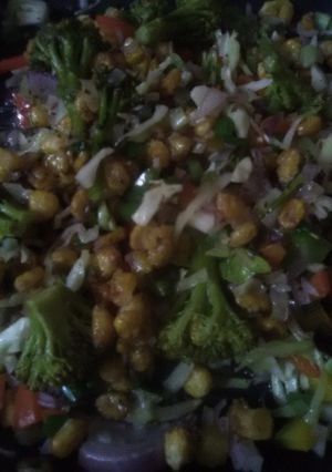 A picture of Crispy corn broccoli salad.
