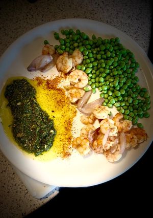 Une photo de Crevettes, pesto et petits pois