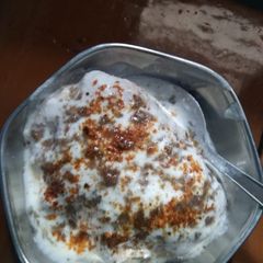 A picture of Dahi bhalle.