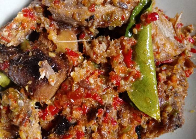 Balado kering ikan tongkol