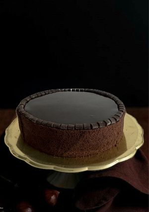 A picture of Knam’s Sacher Semifreddo Cake.