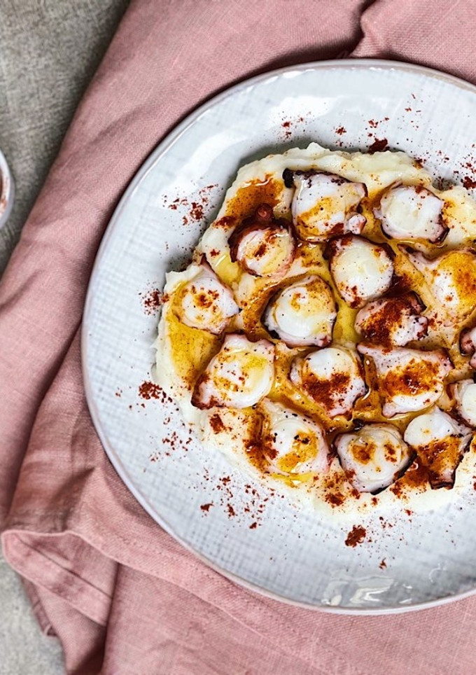 Una foto de Pulpo a la gallega en olla rápida fácil