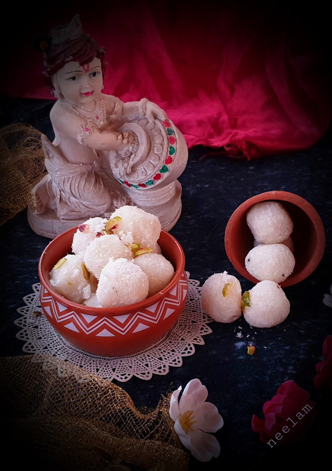 नारियल के लड्डू (nariyal ke ladoo recipe in Hindi) रेसिपी मुख्य फोटो