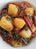 Acelgas rojas con patatas salteadas con ajo y pimentón
