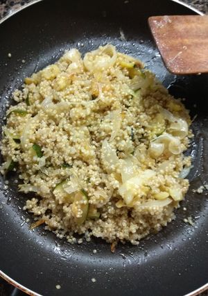 Una foto de Quinoa salteada con verduras