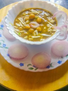 मसालेदार चटपटे छोले (masaledar chatpate chole recipe in hindi) रेसिपी मुख्य फोटो