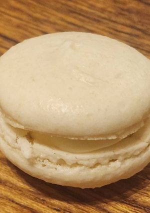A picture of Macaron with plain buttercream.