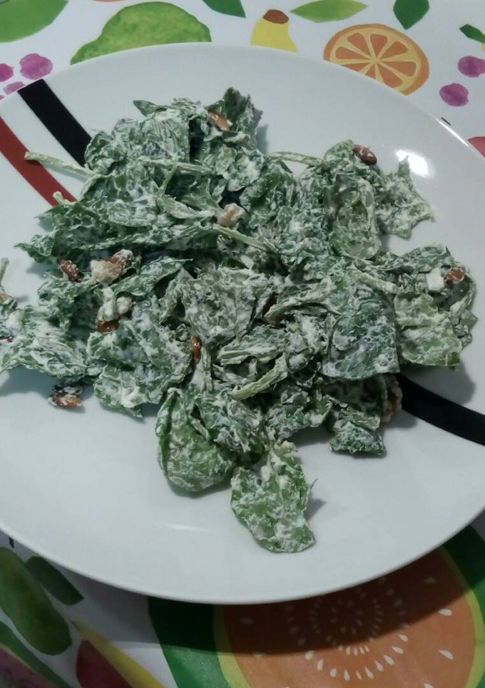 Una foto de Ensalada de espinacas con requesón
