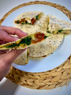 Una foto de Quesadillas de pollo y espinacas picantes