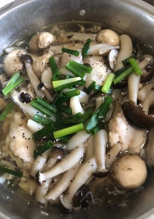 Hình của món Gà hấp nấm.