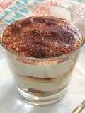 Tiramisú de queso batido en vaso