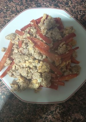 Una foto de Carne con Pimientos y Huevo