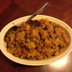 A picture of Potato N Mushroom Curry.